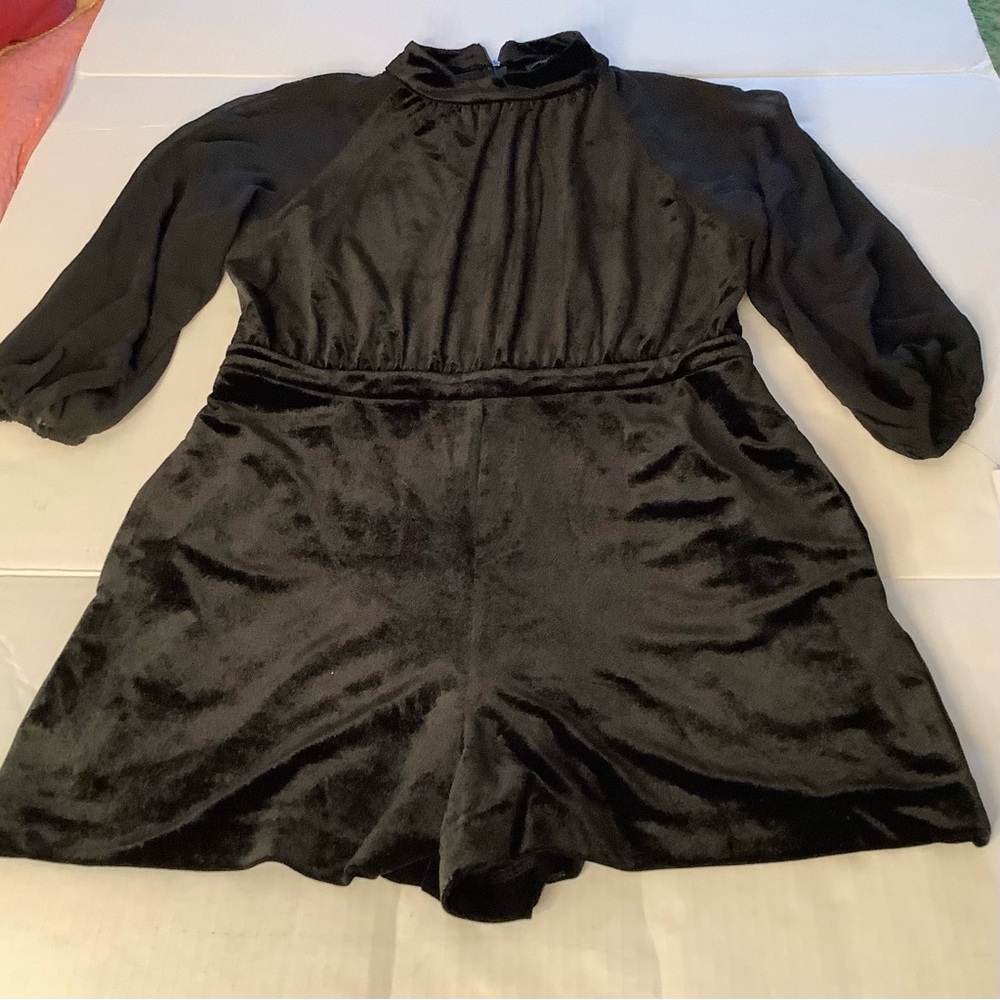 DONNA MORGAN Size 12 Black Stretch Velvet Short Romper Sheer Sleeve Long Sleeve - Picture 2 of 10